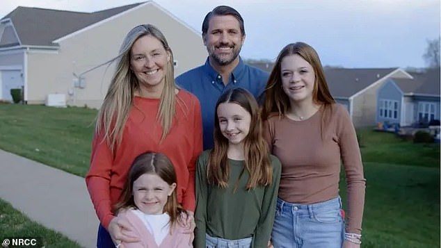 Virginia GOP candidate Derrick Anderson borrows friend's family for bizarre campaign photo