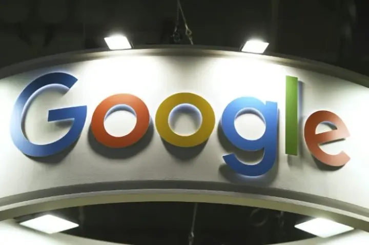 Google launches ChatGPT rival in US and UK