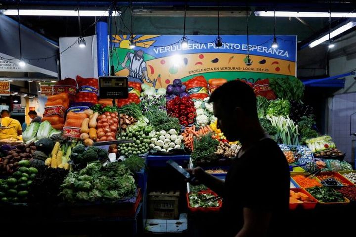 'Zero Capacity to Save': Argentines Buckle Under 103% Inflation