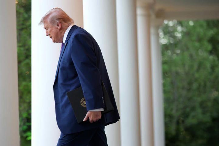US national debt officially hits $39 trillion—adding approximately $5 billion a day since October