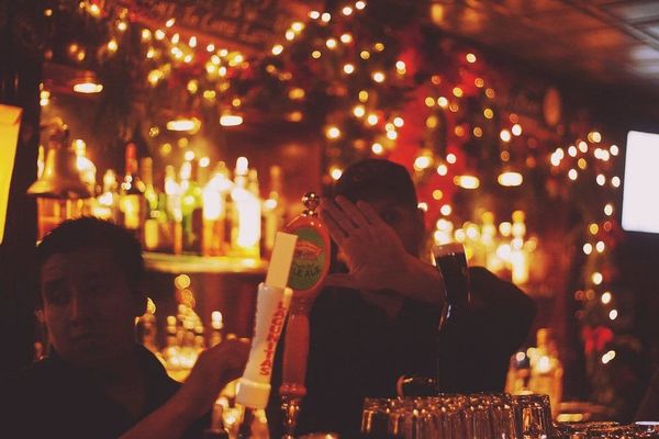 Yellow Umbrella - Traditional Pub Tour