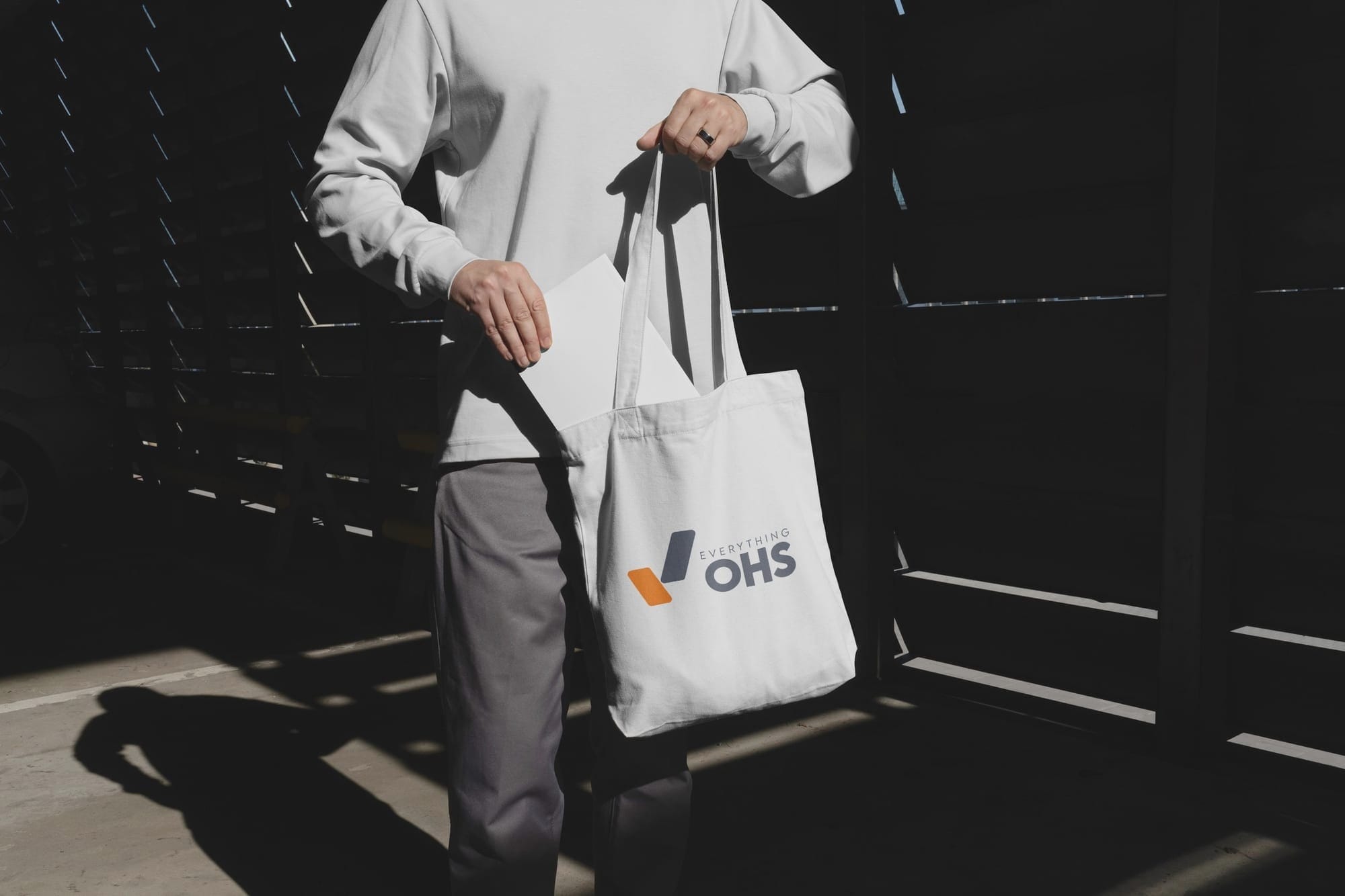 Tote bag mockup from raw series