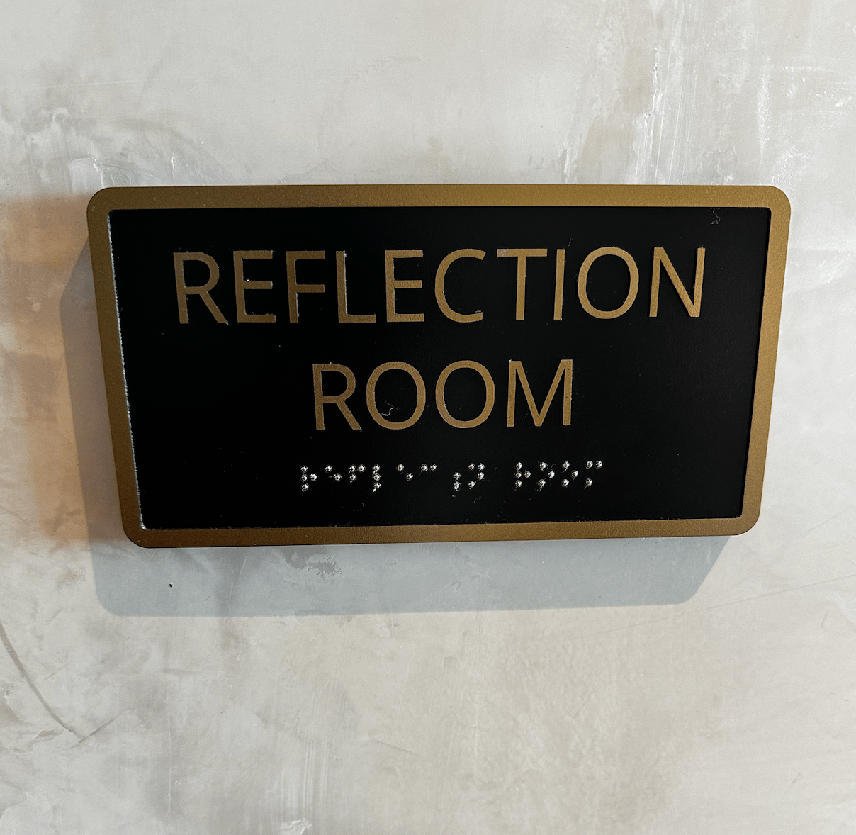 A sign that says "reflection room"