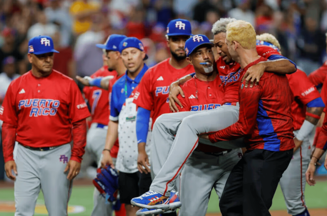 Edwin Díaz being carried off the field in obvious pain