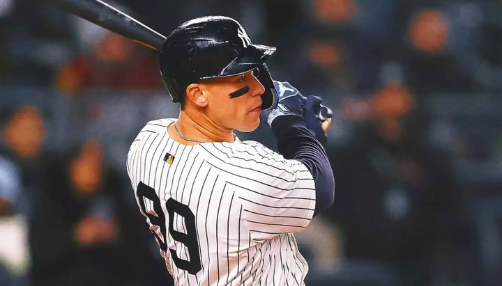 Aaron Judge swinging the bat