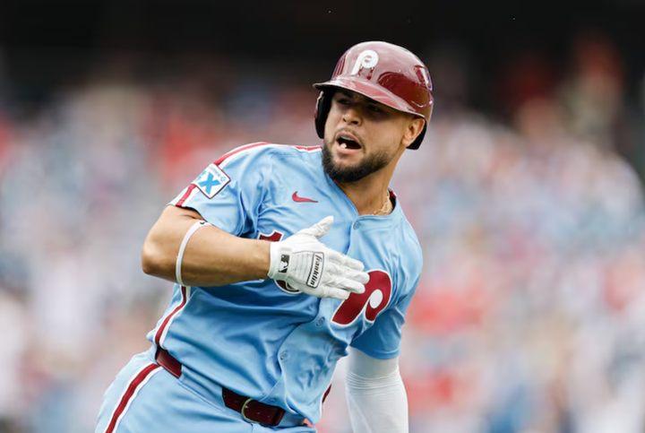 Rafael Marchán of the Phillies rounding the bases