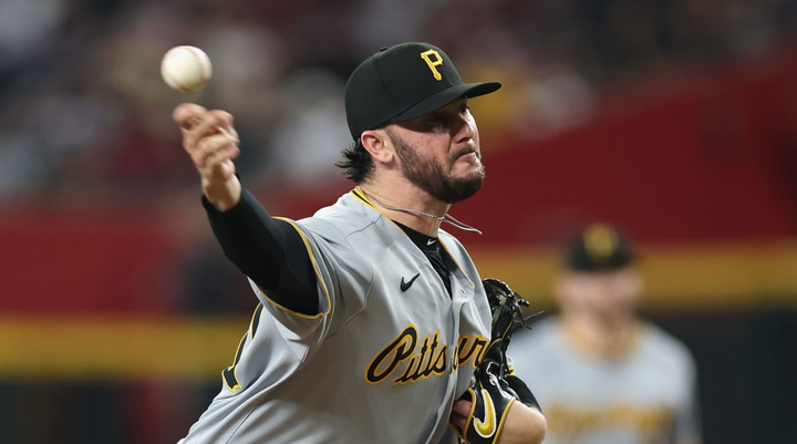 Paul Skenes pitching