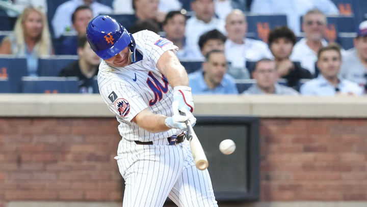 Pete Alonso hitting a homer