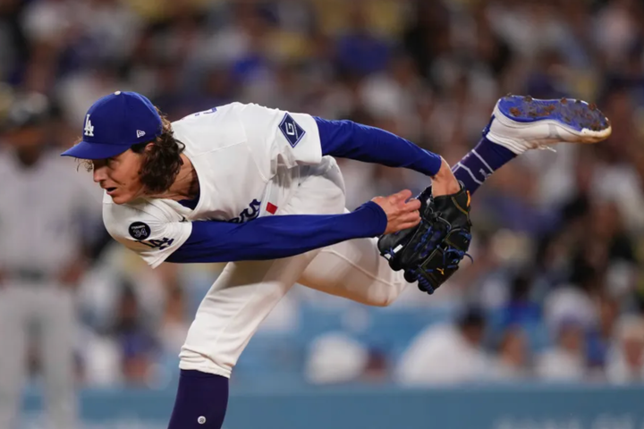 Tyler Glasnow delivering a pitch