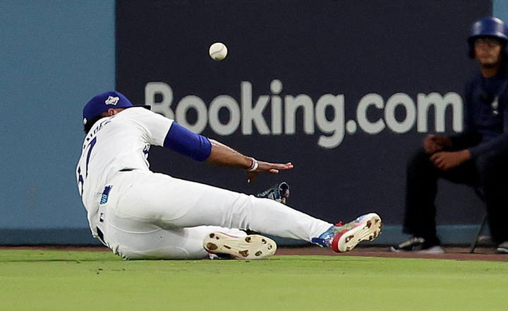 Teoscar Hernandez unsuccessfully diving for a ball in Game 5