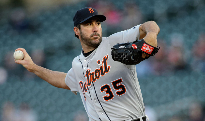 Justin Verlander pitching in a Tigers uniform