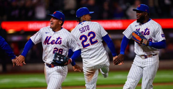 Mets players celebrate after ending their losing streak