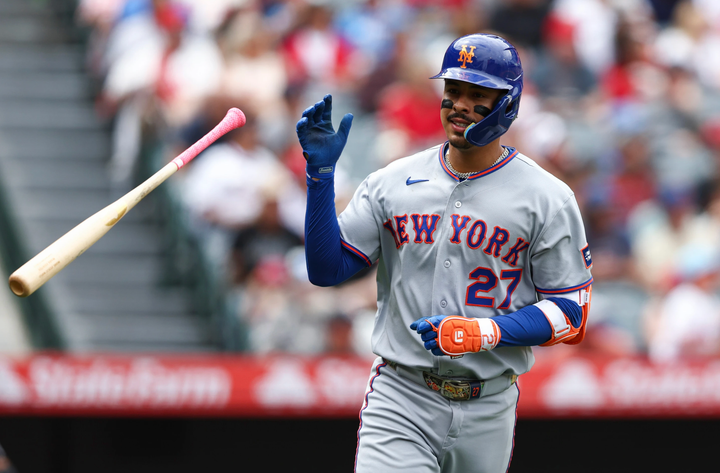 Mark Vientos flipping his bat