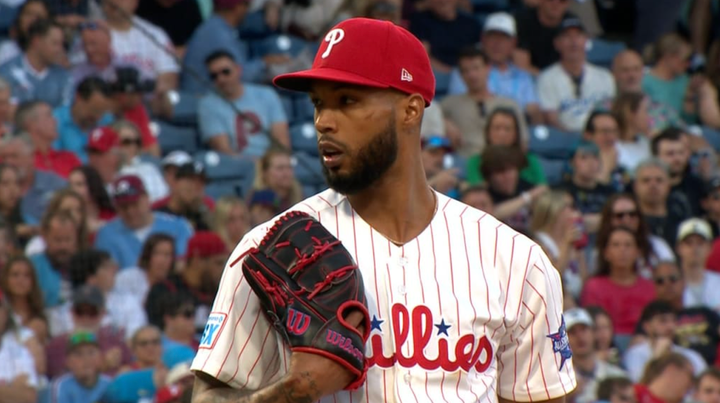 Cristopher Sánchez pitching