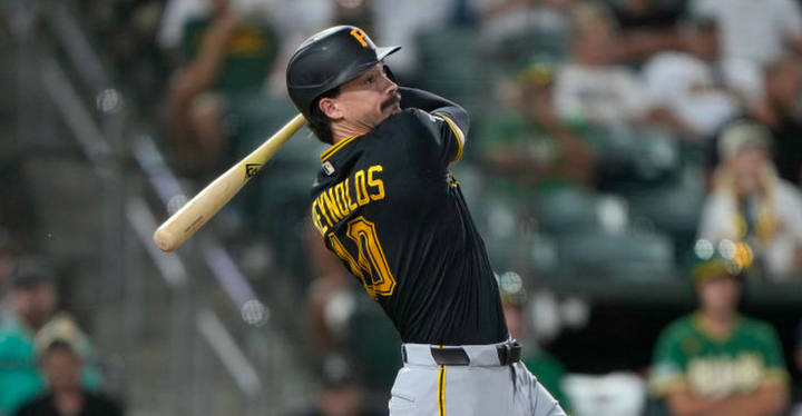 Bryan Reynolds hitting a home run