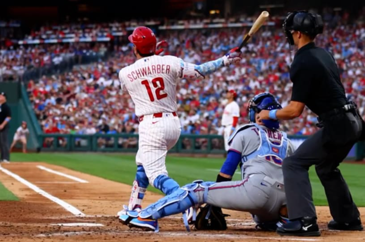Kyle Schwarber hitting a homer