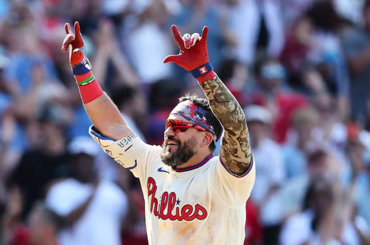Kyle Schwarber, hands in the air, after a walkoff home run