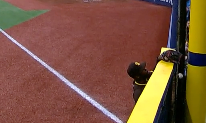 LF Samad Taylor dropping a ball over the fence for a homer