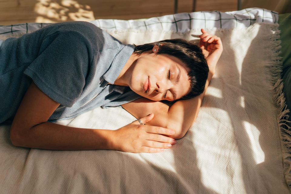Circadian Sovereignty: The $0 Biohack for Deeper Sleep and Unstoppable Morning Clarity