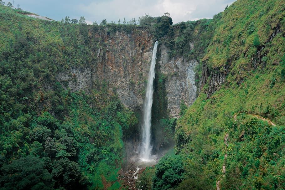 Yuk Jelajahi 5 Air Terjun Super Cantik di Indonesia Ini