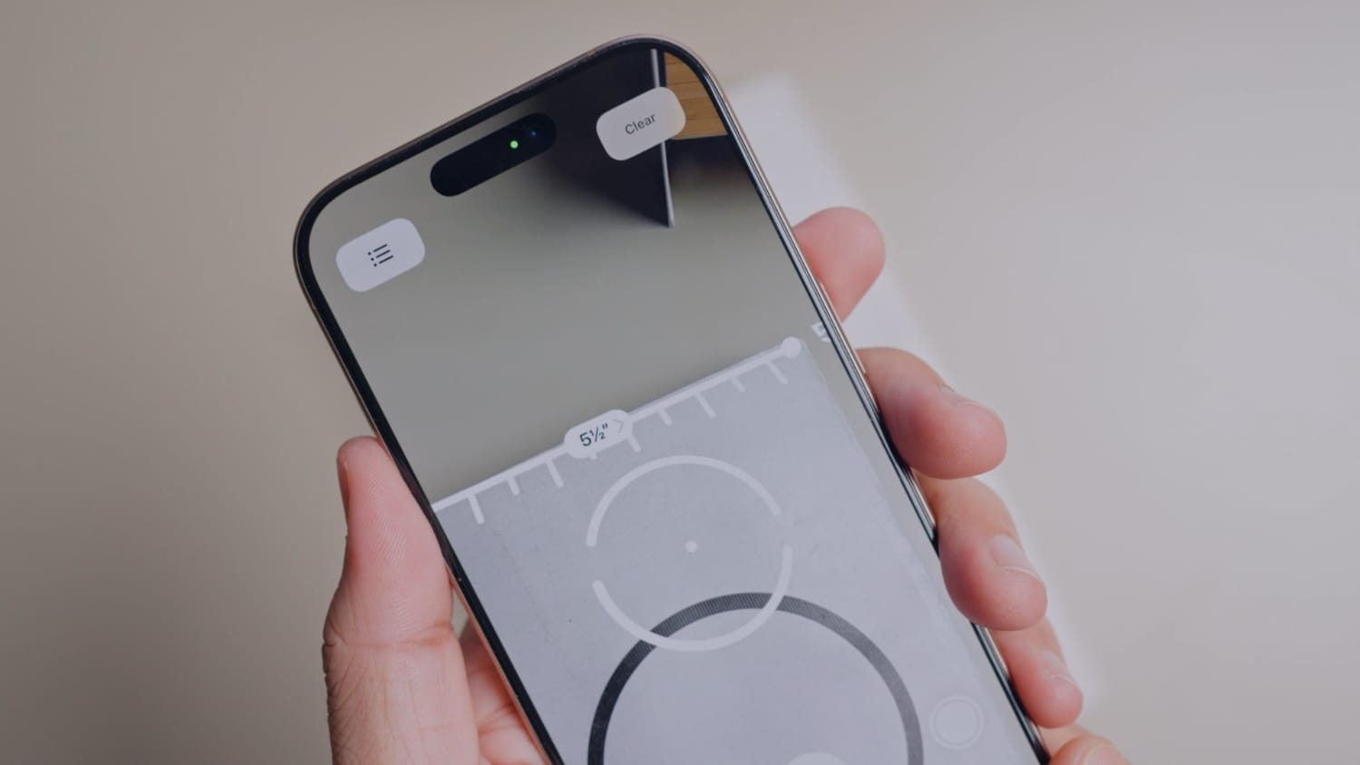 iPhone measures the width