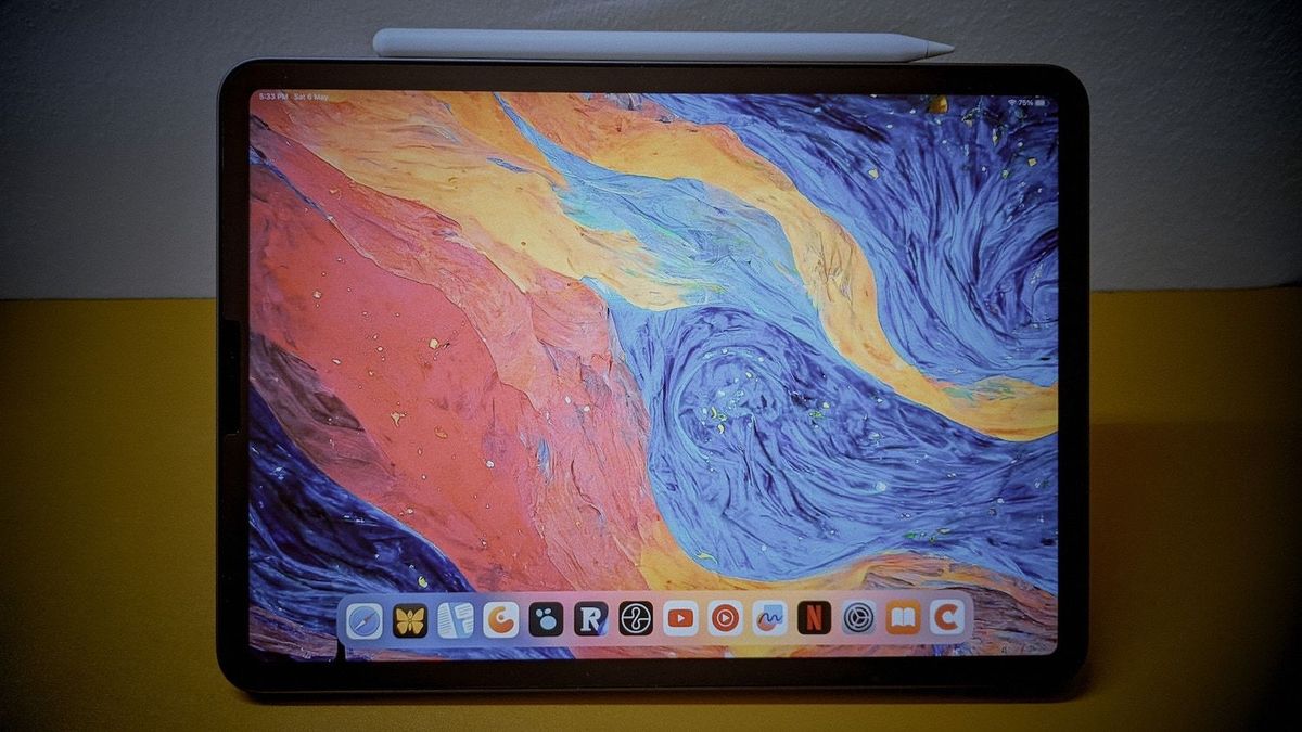 iPad Pro on desk with Apple Pencil using PITAKA MagEZ Folio 2 case