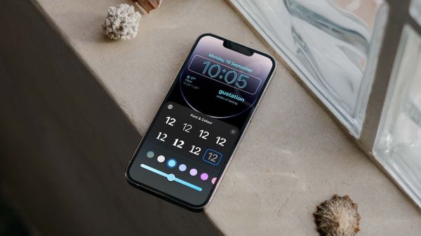 Change lock screen time font and color on iPhone