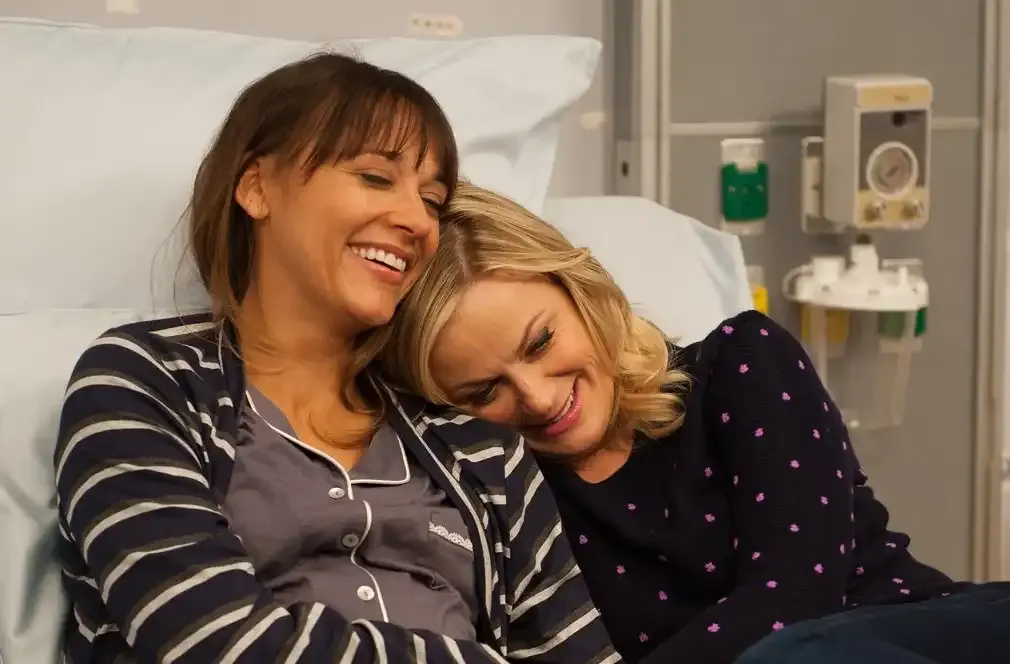 Parks and Rec's Ann and Leslie being friends