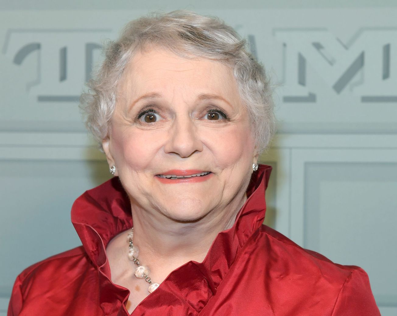 Four Broadway theaters to dim lights in memory of actor Carole Shelley