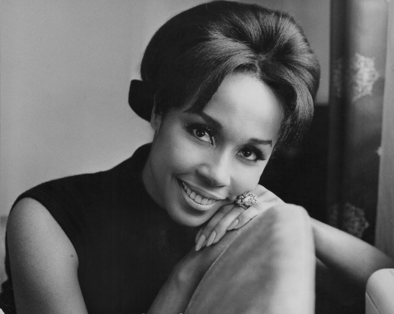 Broadway theaters to dim lights for Diahann Carroll