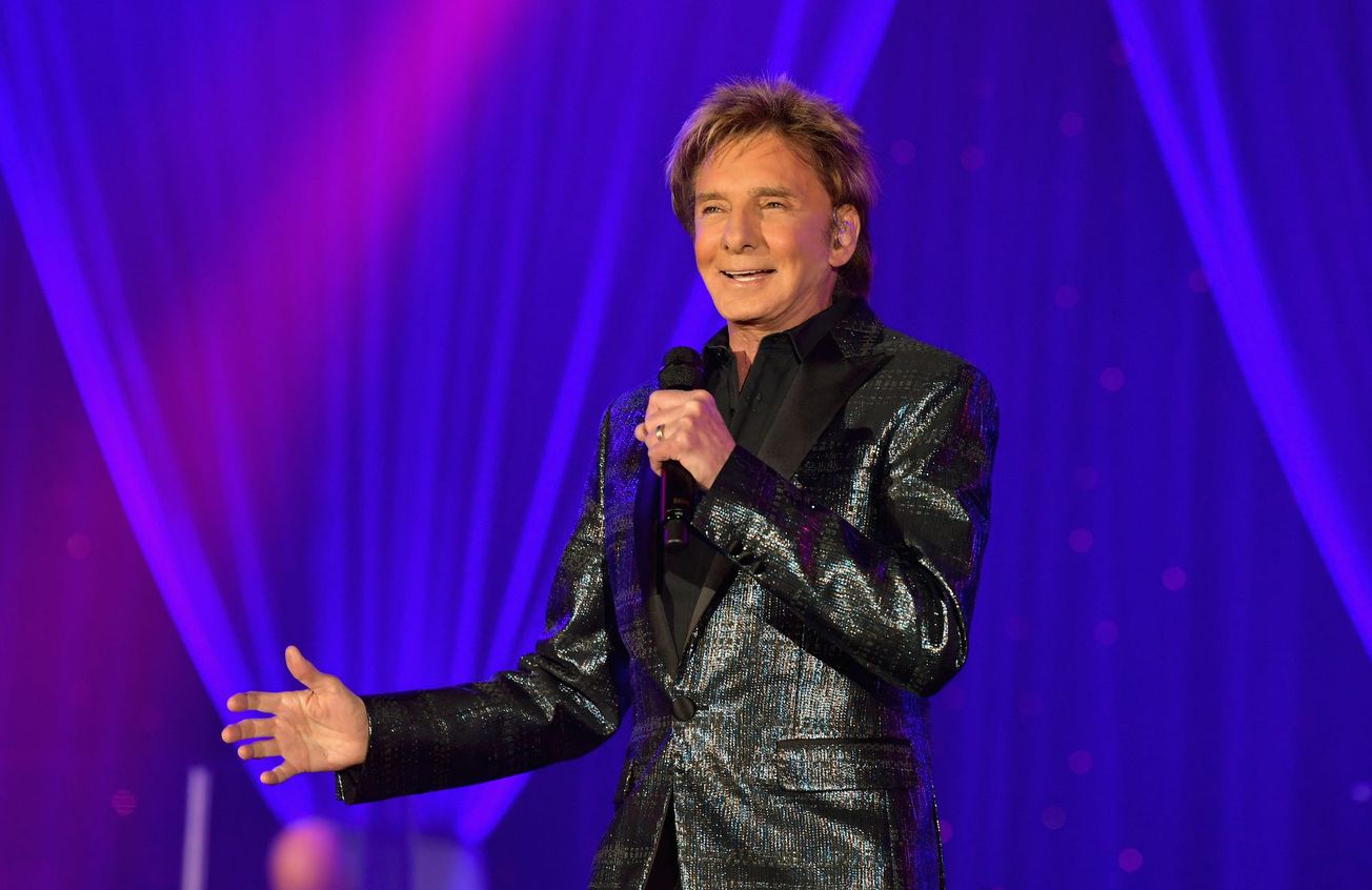 Barry Manilow to play summer Broadway engagement