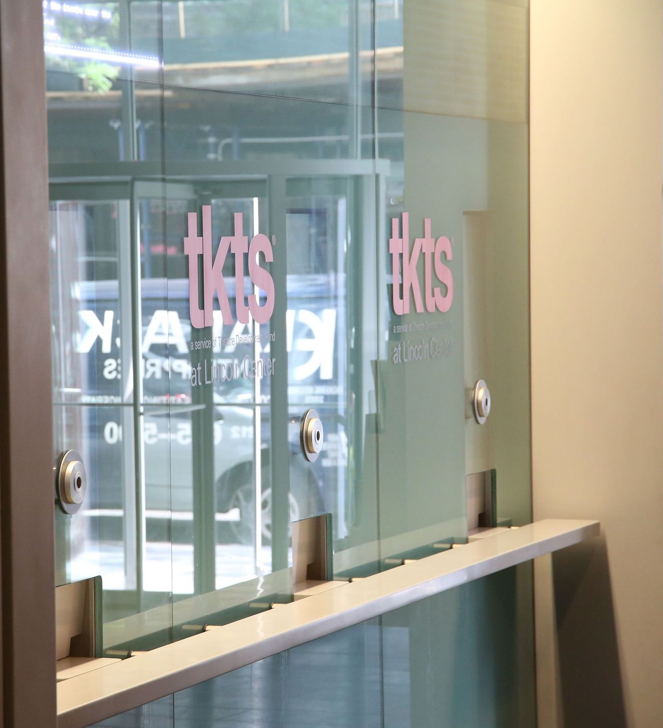 TKTS to display prices on boards at all locations