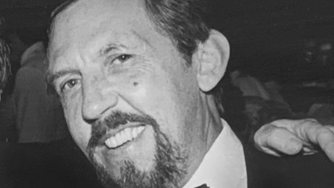 Broadway lights to dim in memory of scenic designer Robin Wagner