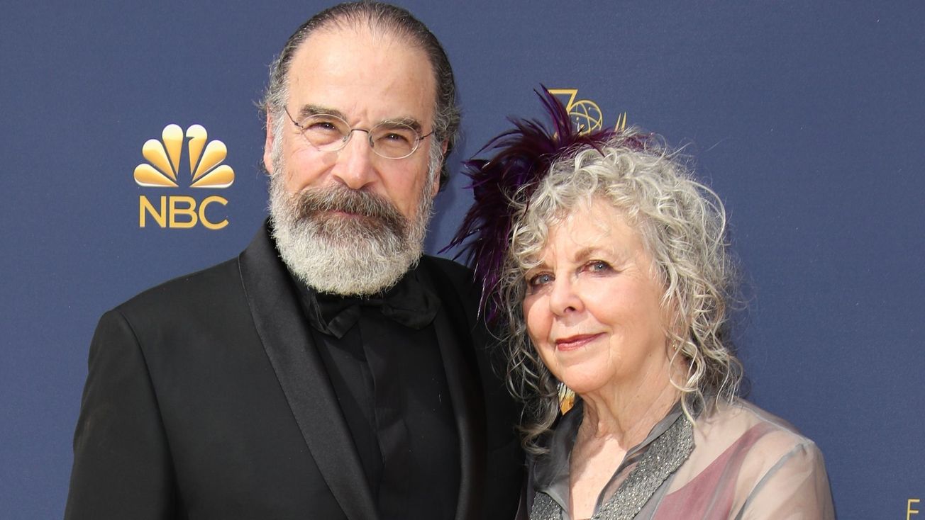 Exclusive: Mandy Patinkin and Kathryn Grody to host 2023 Drama Desk Awards
