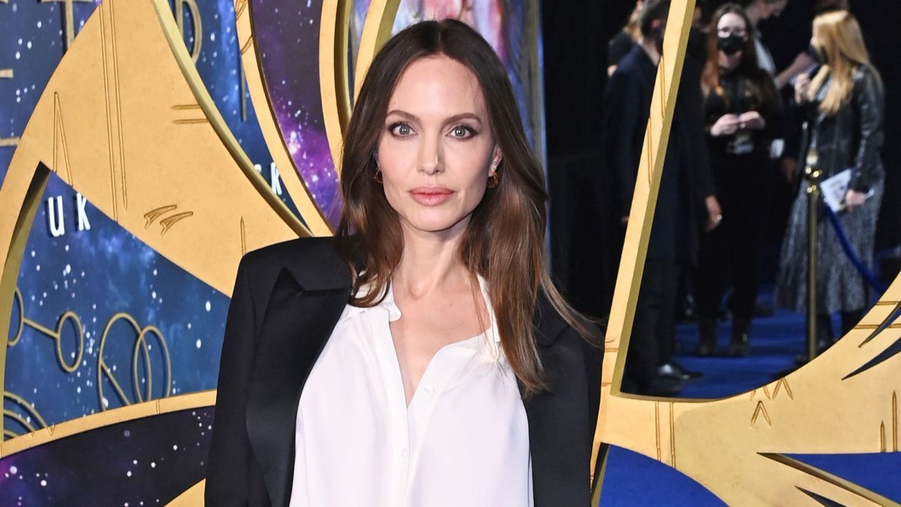 Angelina Jolie joins producing team of Broadway-aimed ‘Outsiders’