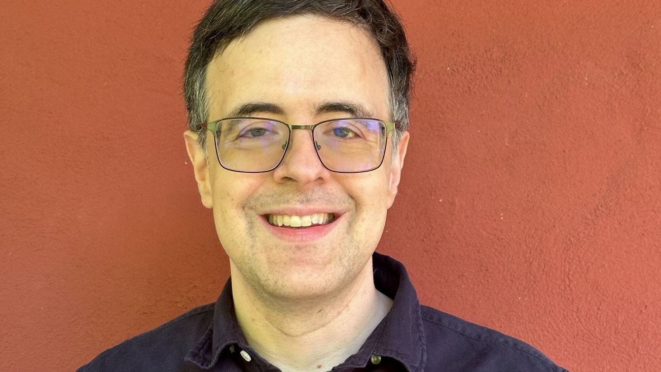 Van Dean launches Center Stage Records