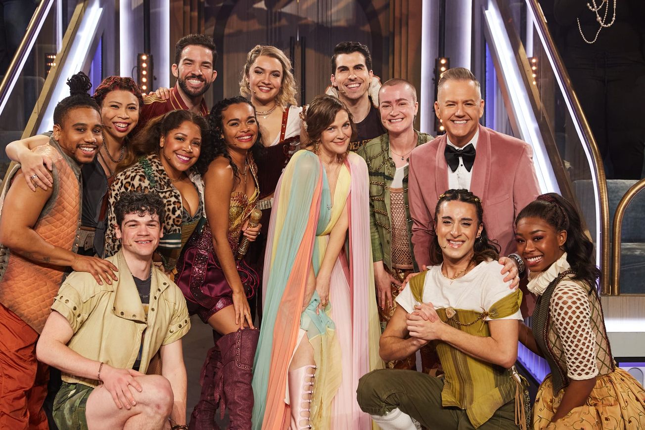 ‘Drew Barrymore Show’ welcomes ‘& Juliet’ for first performance from a Broadway show