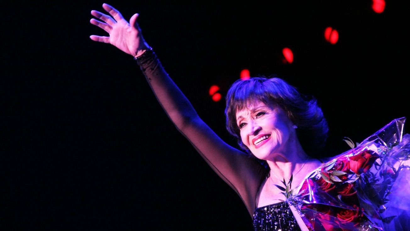 Broadway theaters will dim lights in honor of Chita Rivera