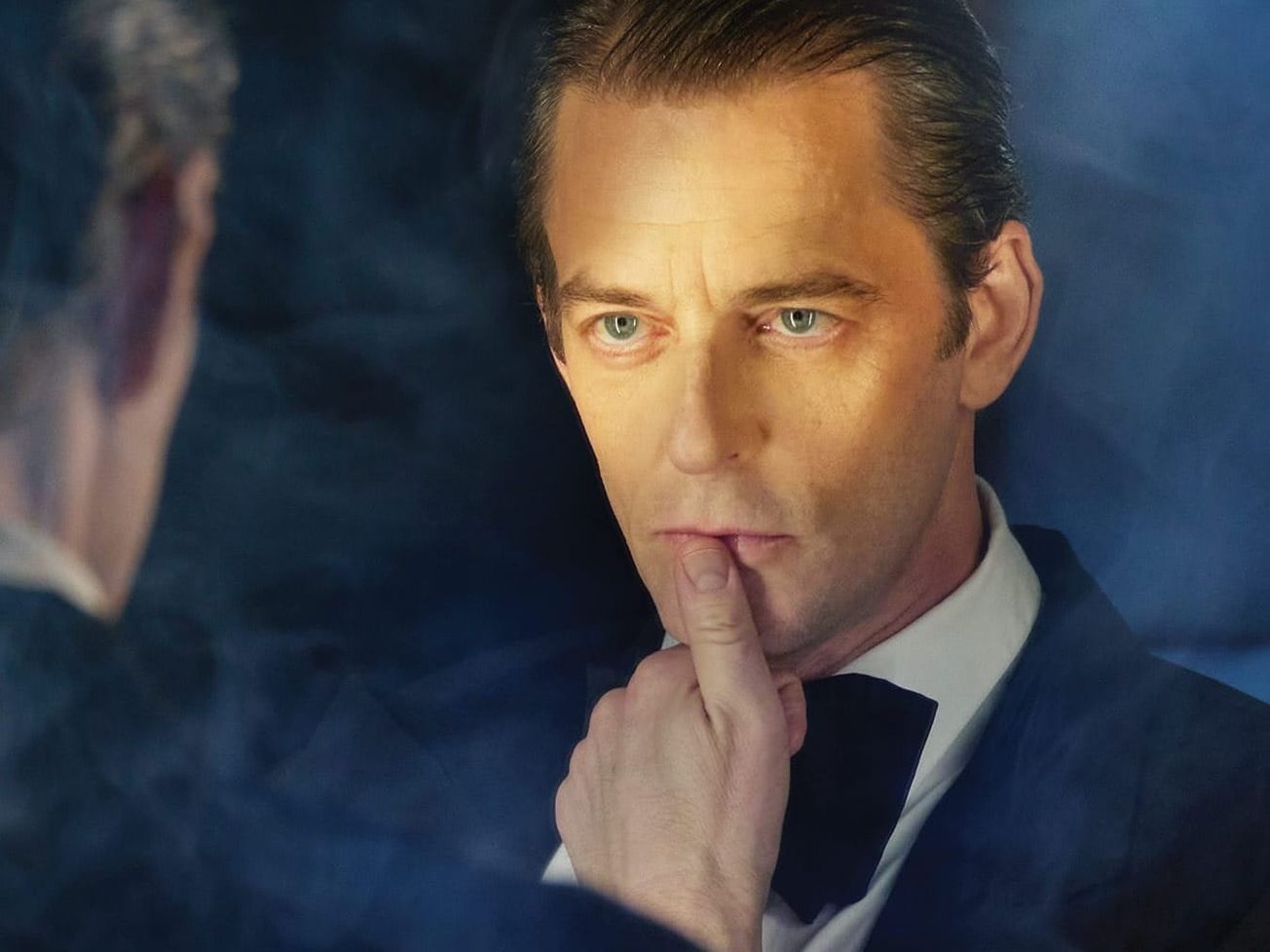 Ken Barnett will play fashion designer Halston in industry reading