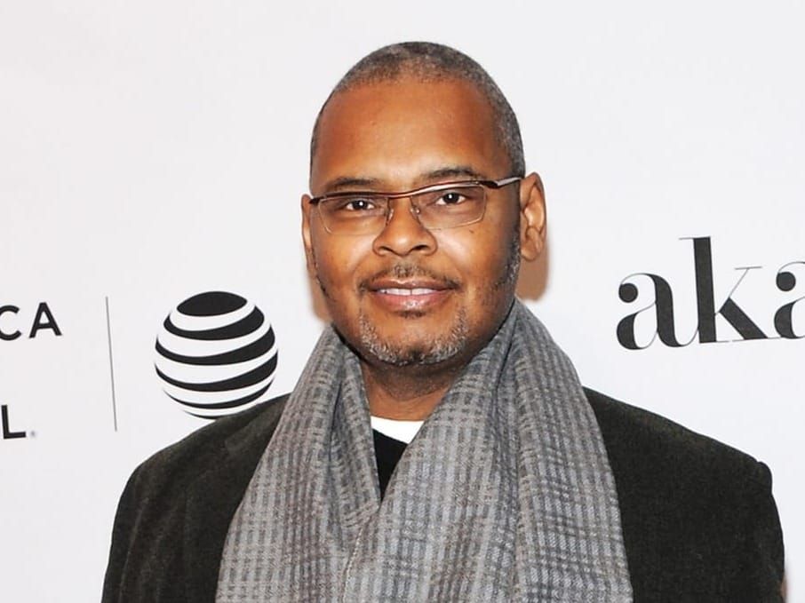 Marquee lights of Broadway’s Music Box Theatre will darken in honor of producer Ron Simons