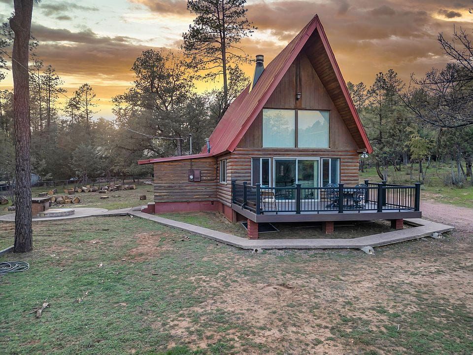 STRAWBERRY CHALET HIDEAWAY