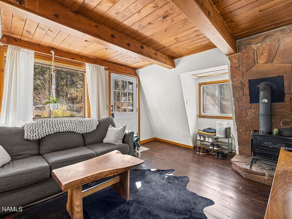 SUMMIT WOODLAND NOOK