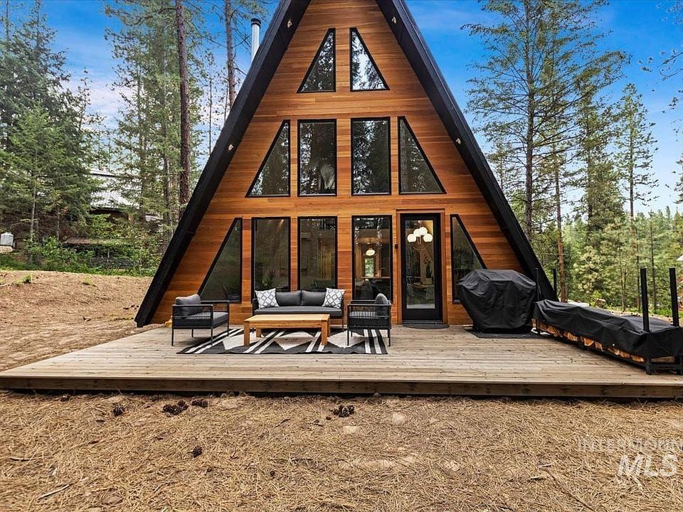 WINDOW WONDER CABIN