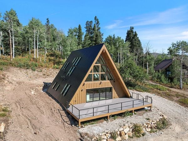 SUMMIT SKY CABIN