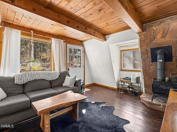 SUMMIT WOODLAND NOOK