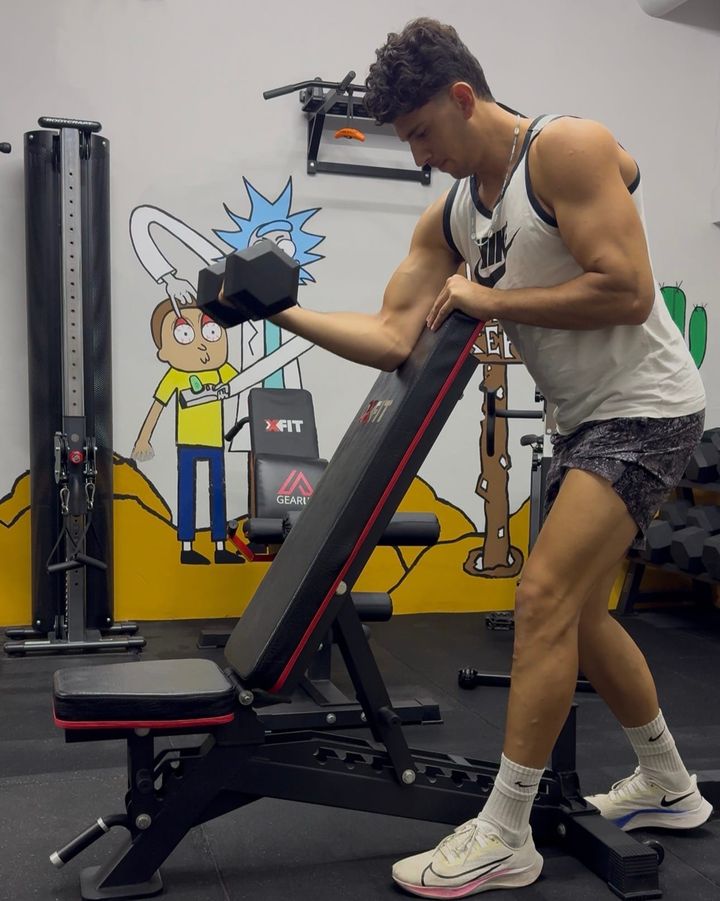 Γρήγορες vs Αργές επαναλήψεις για Μυϊκή Υπερτροφία: Ποιες είναι καλύτερες;