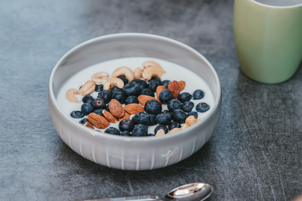 Low-sugar snacks for late-night hunger (that actually work)