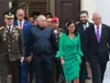 La presidentessa del Venezuela Rodríguez  che cammina attorniata dai rappresentati del Governo nel giorno della cerimonia di insediamento.