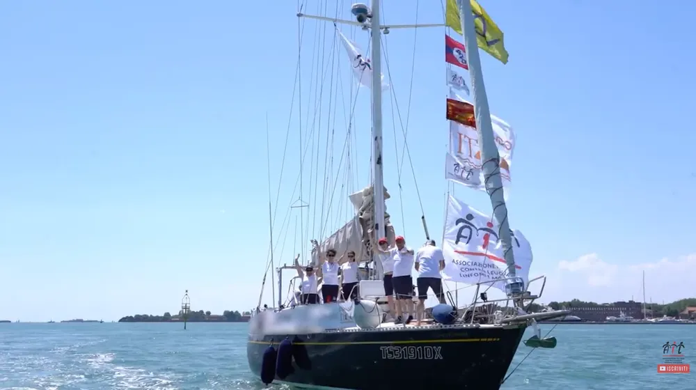 barca a vela dell'associazione AIL in occasione degli Itaca Days
