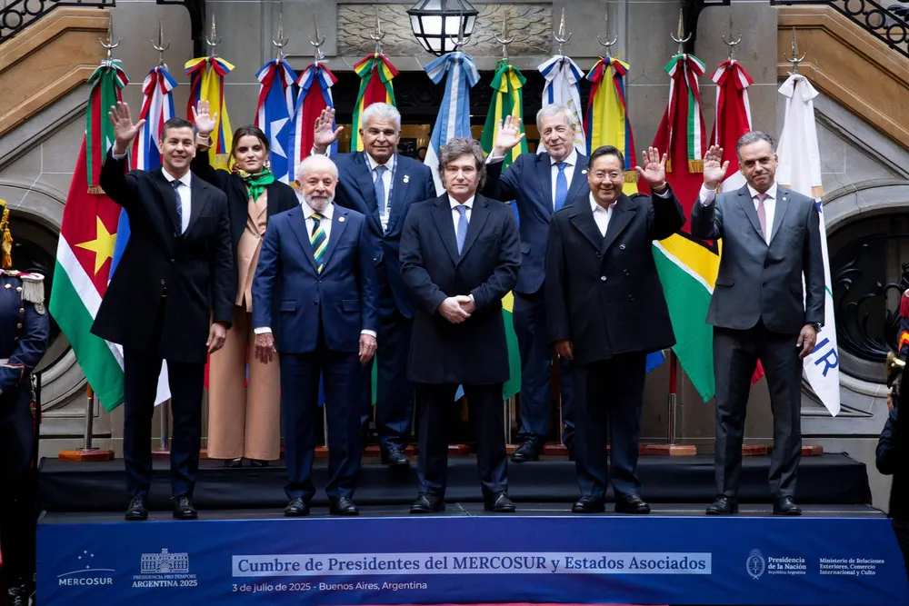 Buenos Aires, Buenos Aires, Argentina. 3rd July, 2025. MERCOSUR presidents meet at San MartÃ-n Palace during the MERCOSUR and Associated States Summit